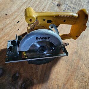 Dewalt DW936 18VDC 5 3/8" Cordless Circular Trim Saw Tool Type 1 Electric Yellow